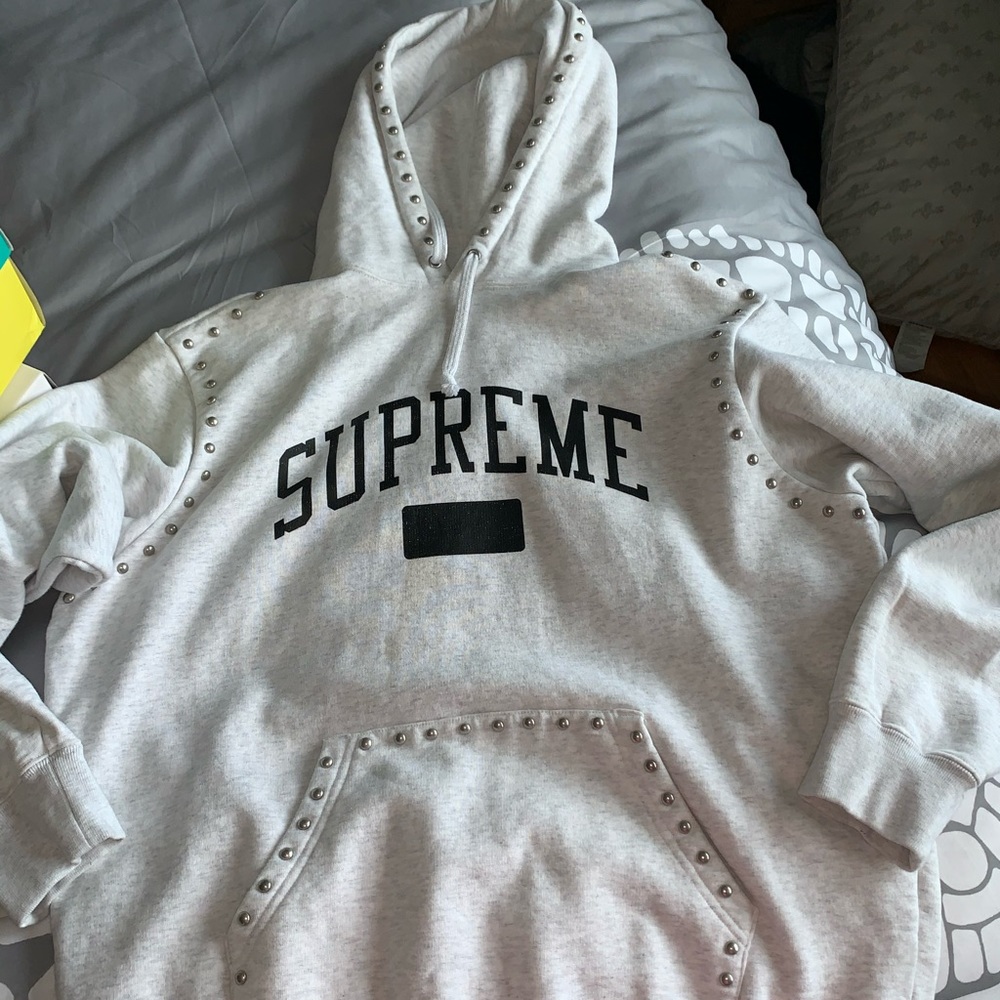Supreme sweatshirt
